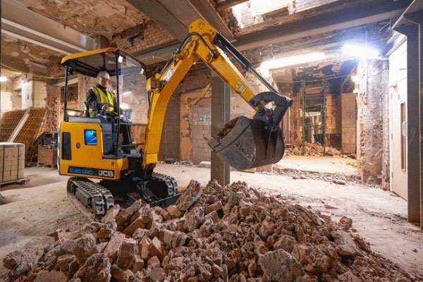 JCB Electric Excavator Wins Award